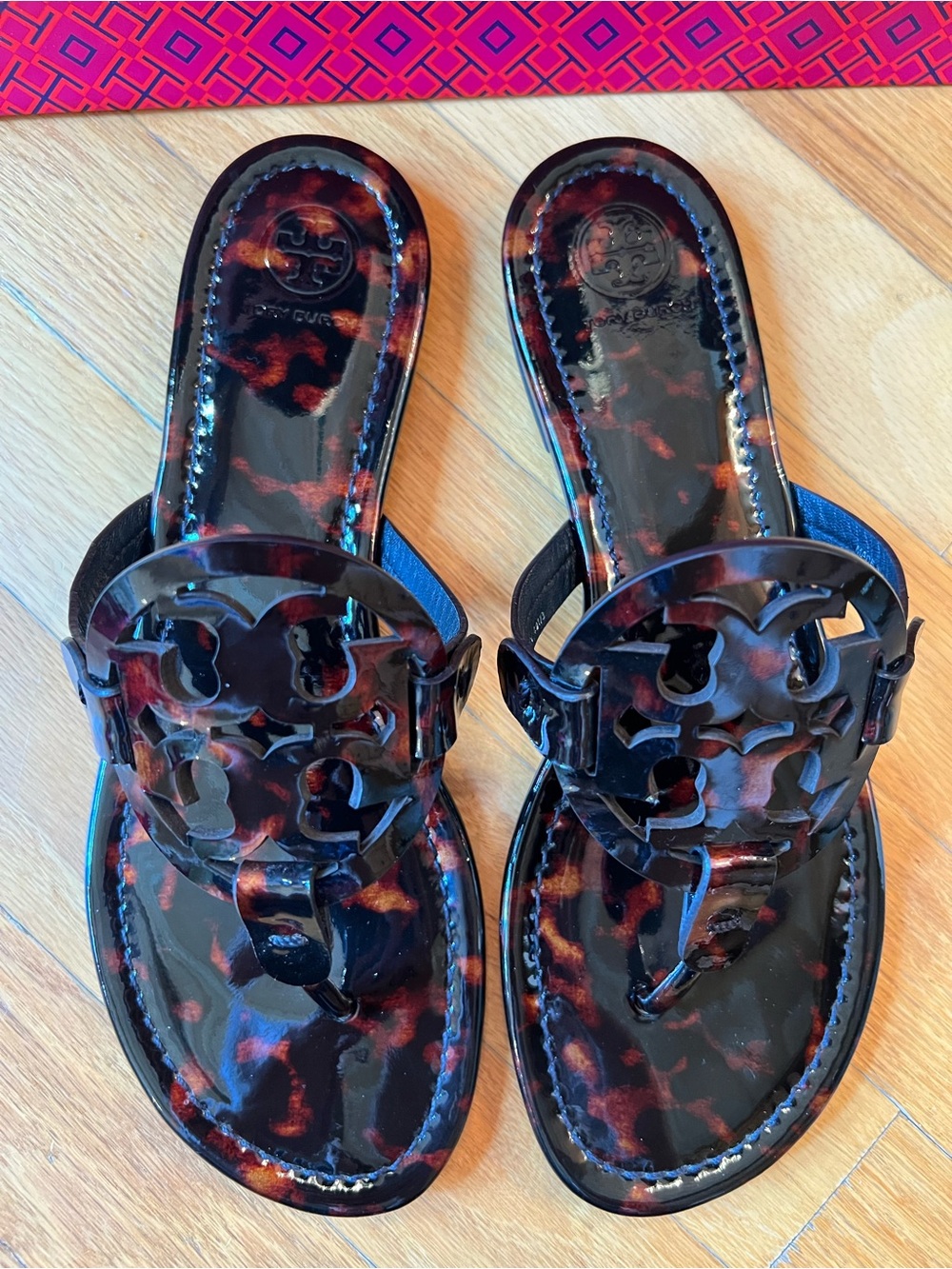 Tory Burch Black & Brown Tortoise Shell Printed Patent Leather Miller - Picture 5 of 13